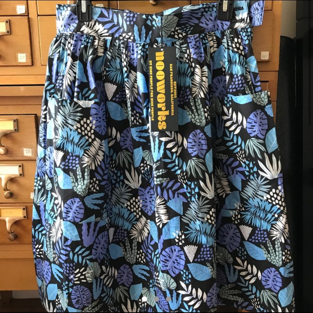 BNWT Nooworks Mitzi skirt Sz S plant life